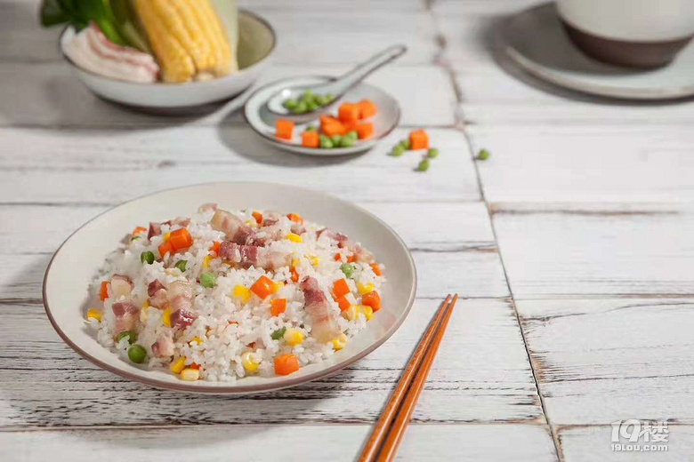 炒飯?jiān)趺醋霾欧Q得上好吃，滿足這四點(diǎn)做出來的炒飯不會差
