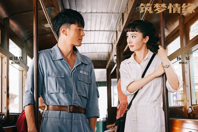 唐嫣五一晚会连唱两首歌,资源实力赶超杨幂,姐