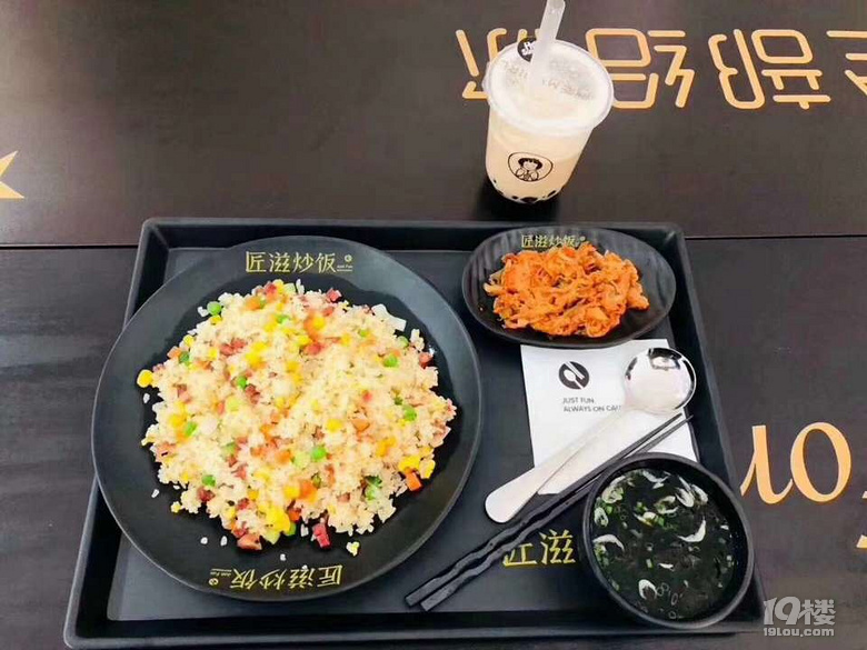 一家人均十幾元就能吃好吃飽的美食店