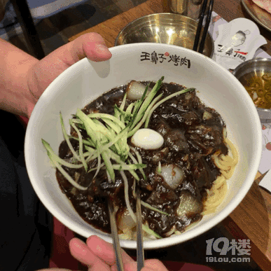 終于get到韓劇里炸醬面好吃的點了..