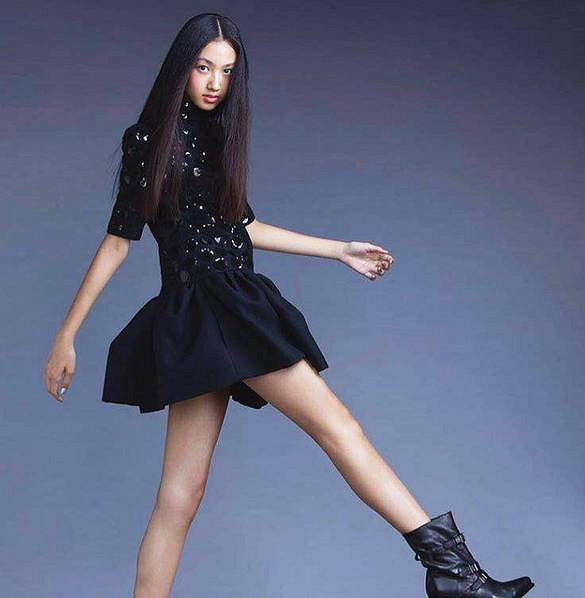 最美星二代?任达华女儿14岁逆天长腿堪比超模