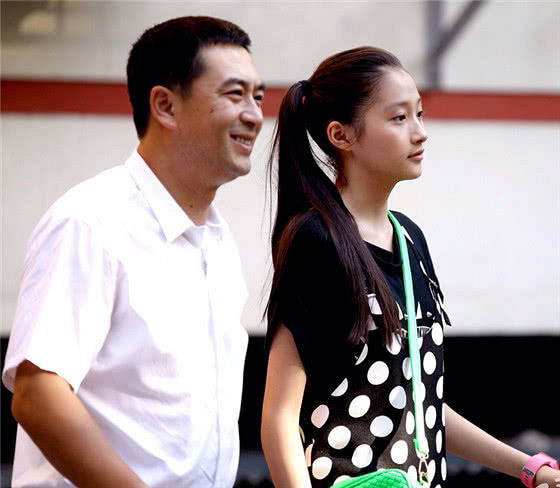 张嘉译的6个"女儿",前5个都混成了一线,只有她淡出娱乐