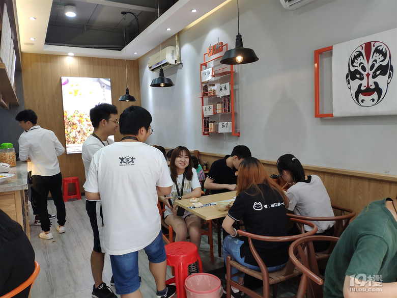 杭州探店：實惠親民的小面館，夏天免費送冰粉！