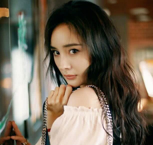 杨幂诈捐事件遭官媒批评?表态诈捐艺人无法评