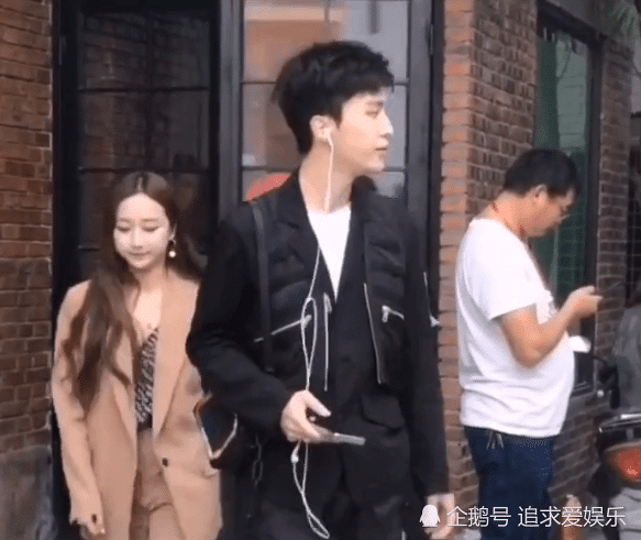 继李现漂亮女助理被曝光,范丞丞美艳女助理也被扒:这颜值酸了