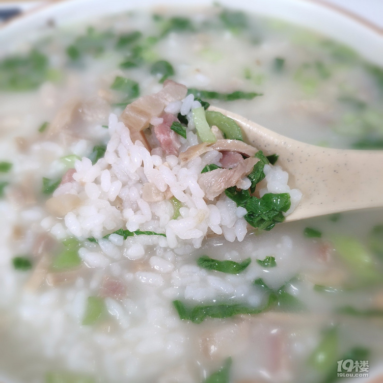 探店：明明是家面館，卻被它家的咸青菜撈飯圈粉了！