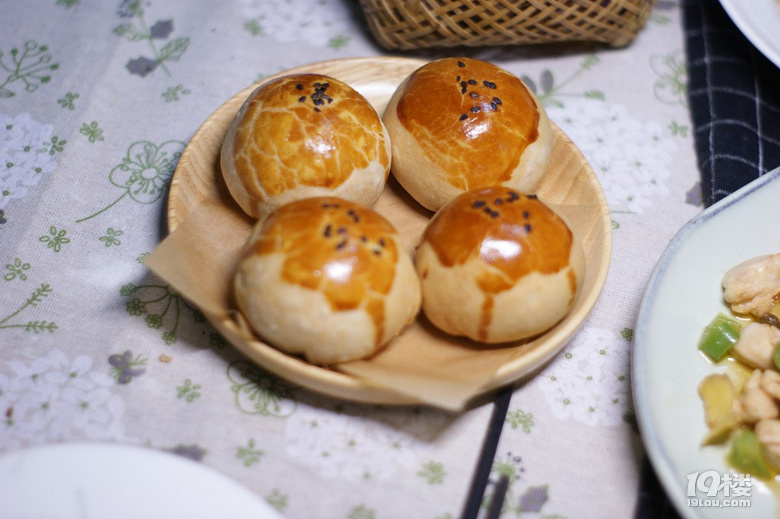節(jié)日尾聲做個(gè)蛋黃酥當(dāng)點(diǎn)心