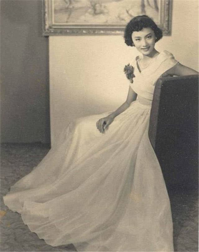 历史老照片:图1天然美女徐谟佳,图3"最美西施"夏