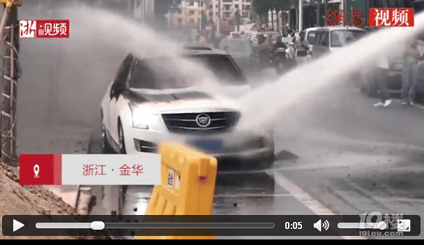 轎車自燃 灑水車唱生日歌滅火