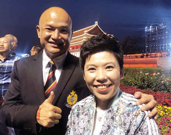 邓亚萍与香港光头警长刘sir合影,刘sir一身正气超帅