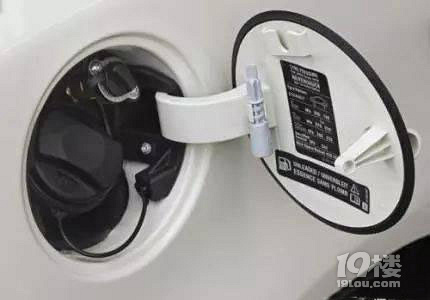 汽車油箱在左邊和在右邊有什么區(qū)別？