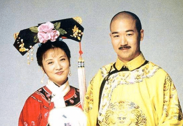 张国立邓婕近照曝光,老戏骨合体秀恩爱,只是为