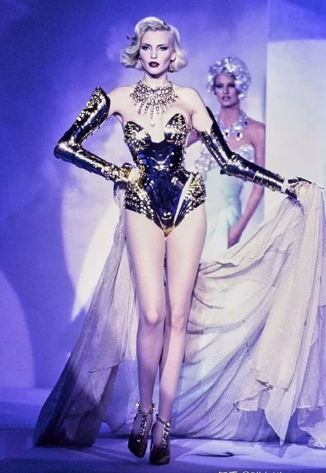 这条腿破了吉尼斯世界纪录,惊艳了时光!