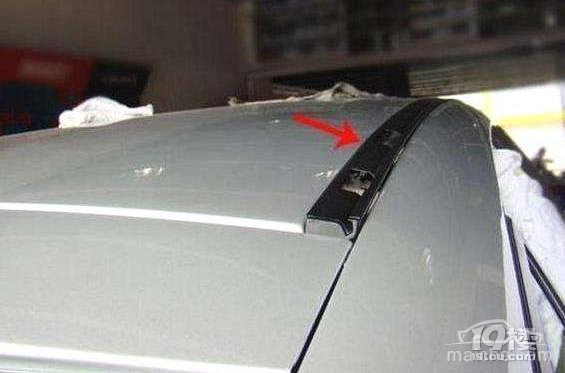 車(chē)頂上有個(gè)“藏”備用鑰匙的部位，你知道嗎？