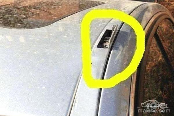 車(chē)頂上有個(gè)“藏”備用鑰匙的部位，你知道嗎？