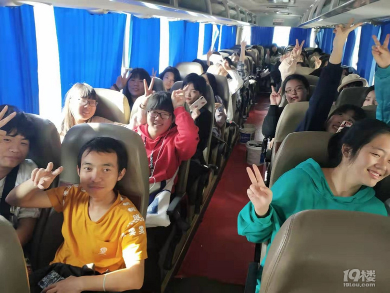 浙江省廣播電視中等專業(yè)學校第一批秋游隊伍昨日上午抵達目的地