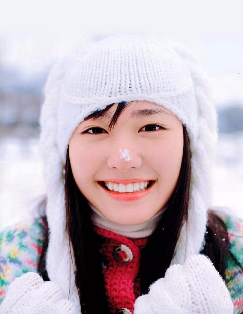 比起吳亦凡新MV女主，這位“國民初戀”才是美上天，笑起來太治