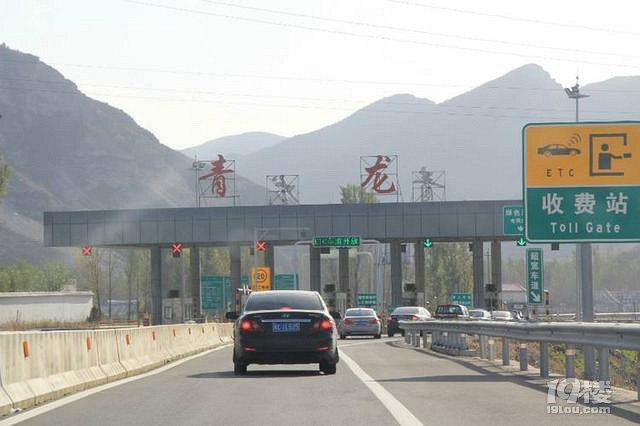 跑一趟高速，就被扣2分罰款200元？都是在收費站遞卡惹的禍