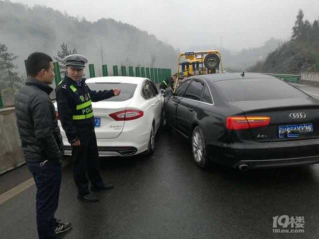 跑一趟高速，就被扣2分罰款200元？都是在收費站遞卡惹的禍