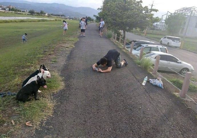 自己拍狗和媽媽拍狗，隔了一個(gè)年代的距離……