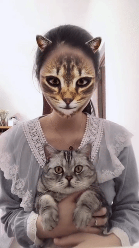 當(dāng)狗狗看到主人變成了喵星人后...哈哈哈哈哈哈哈哈哈