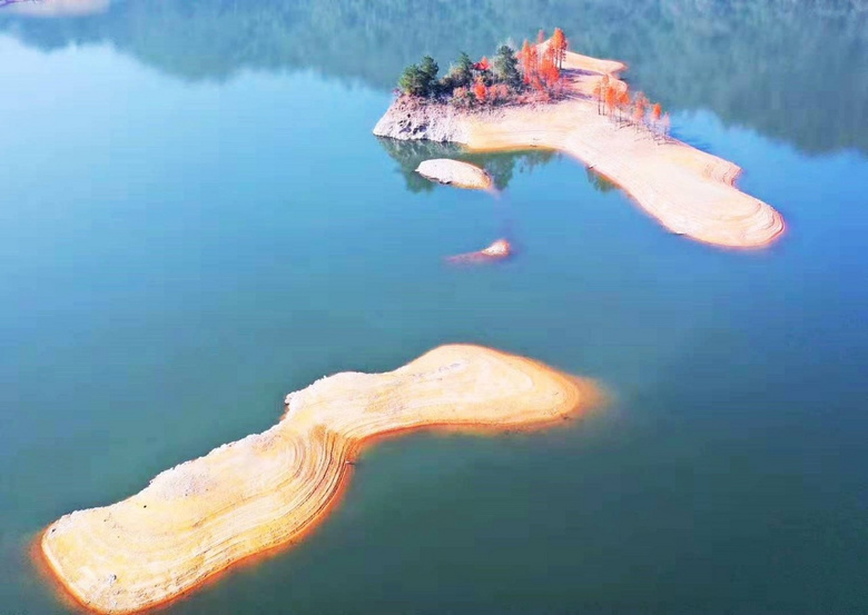 寒山湖，你在初冬美成這個(gè)樣子是幾個(gè)意思�。�