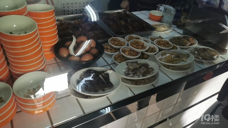 大碗面館味道不錯(cuò)
