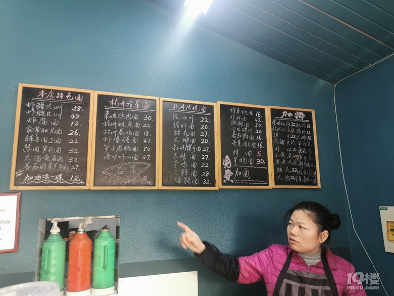 大碗面館味道不錯(cuò)