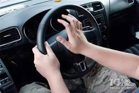 高速上超車，是按喇叭還是開燈光？老司機(jī)：要盡快弄懂