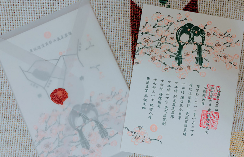 割麥穗簽到、自制標(biāo)本...這場稻田婚禮，浪漫又接地氣！