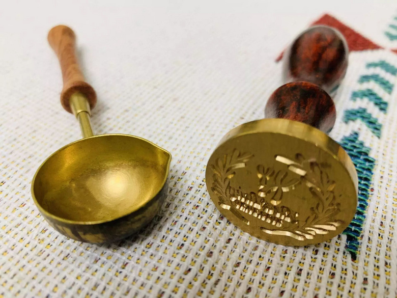 割麥穗簽到、自制標(biāo)本...這場稻田婚禮，浪漫又接地氣！