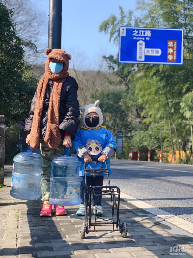 童年很貴 不許浪費(fèi) 嗷嗷嗷