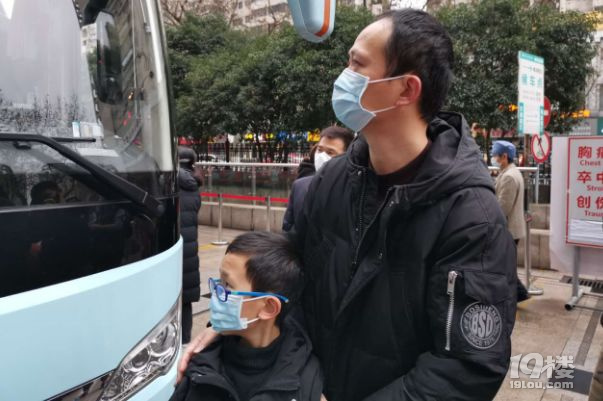 抵达!浙江最强医疗天团400多人今天下午落地武汉!