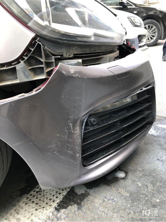 一個大眾車主的無奈，我車是不結實，但你也沒必就撞掉一點灰塵吧