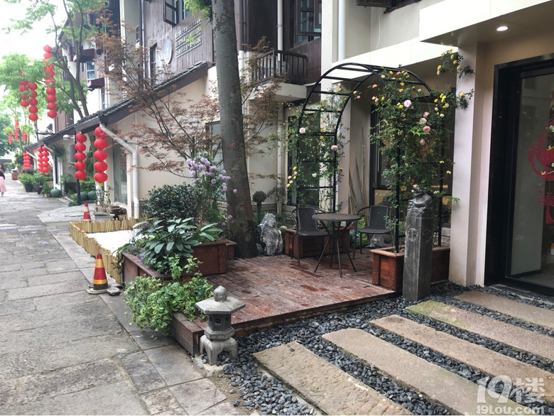 小河直街，雖然小，也挺不錯的@peony @蹲廁逗蛐 @pu