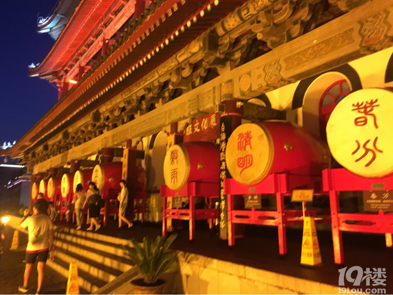 西安的鐘樓鼓樓，夜景真是挺好看的！