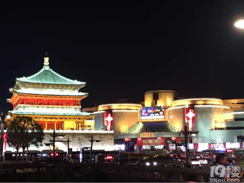 西安的鐘樓鼓樓，夜景真是挺好看的！