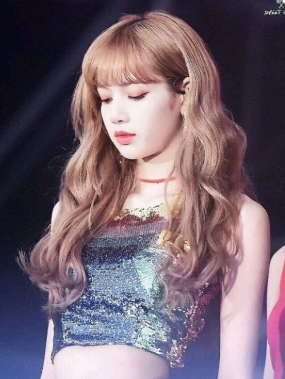 被lisa美哭了!原来圆脸也可以又酷又少女!