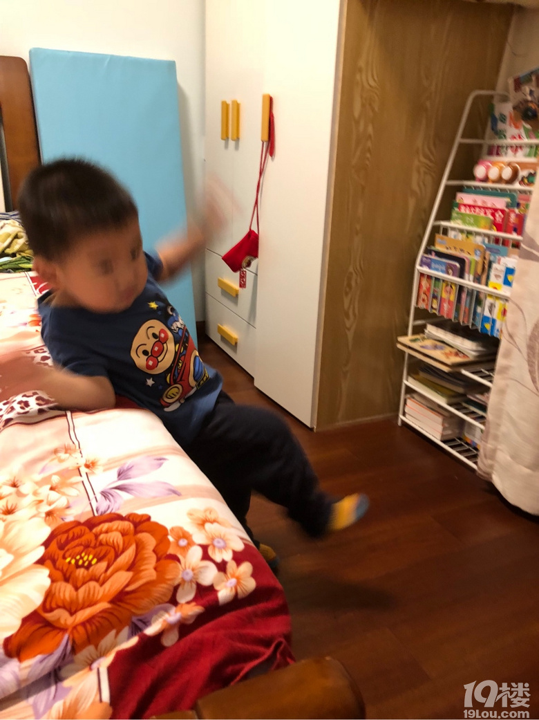 模糊的有點可愛，翻車瞬間，哈哈哈哈