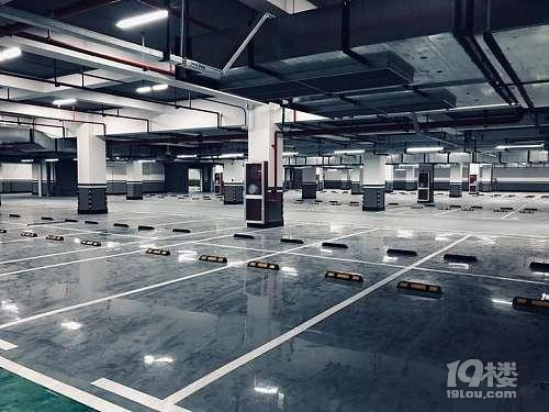 自帶700停車位，與地鐵5號線機場快線銜接，杭州首條地下環(huán)線貫通