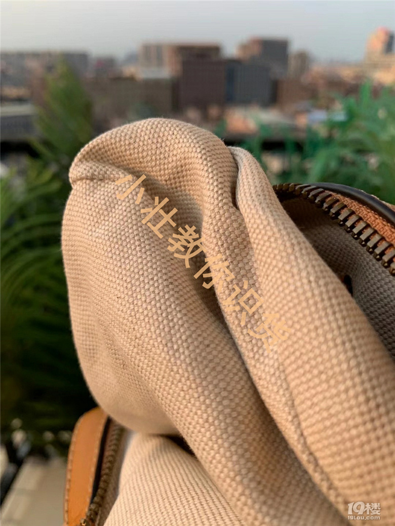 gucci 米奇水桶包判斷真假的幾個重要防偽點(diǎn)