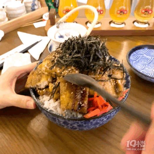 打卡大悅城的網(wǎng)紅鰻魚日料店