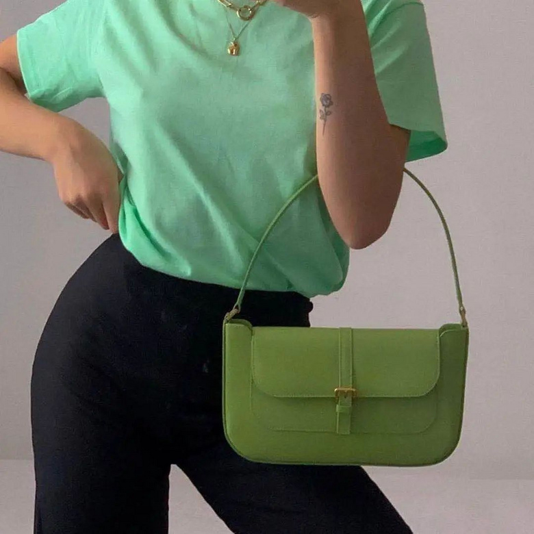 腋下包=時(shí)髦精新寵！跟著Kendall、Jennie買包不會