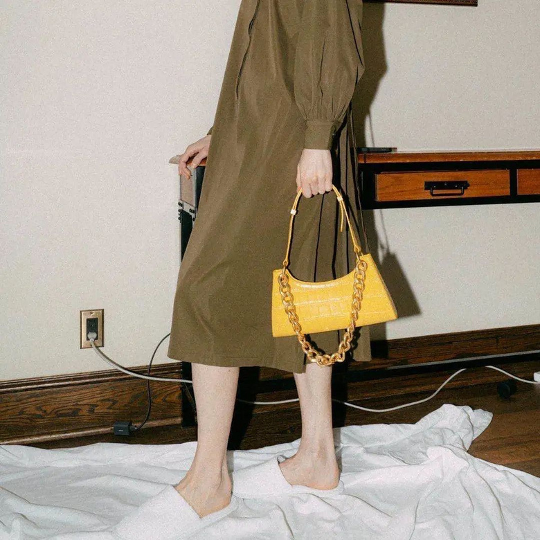 腋下包=時(shí)髦精新寵！跟著Kendall、Jennie買包不會
