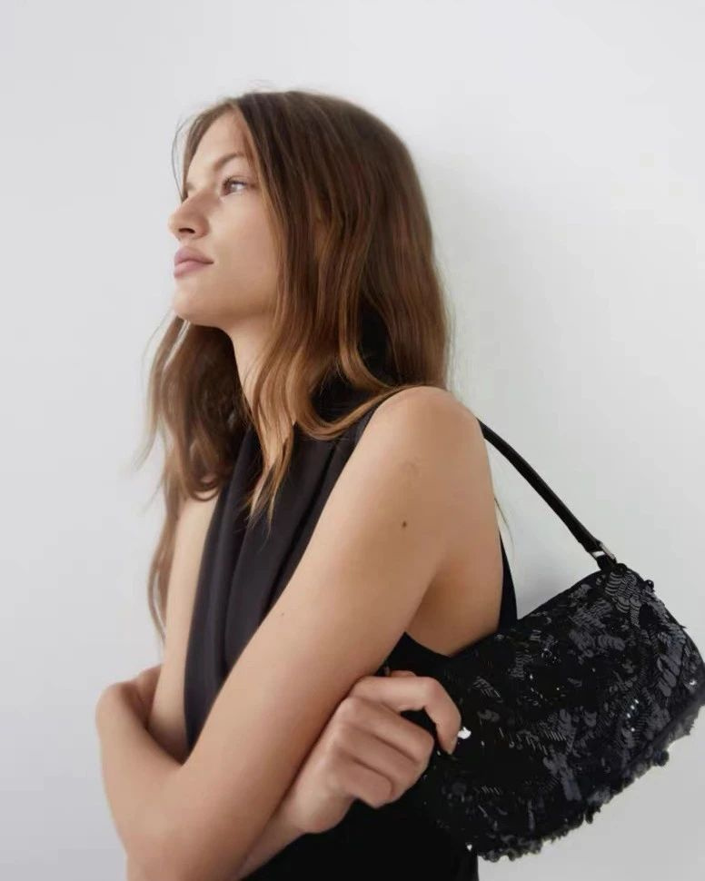 腋下包=時(shí)髦精新寵！跟著Kendall、Jennie買包不會