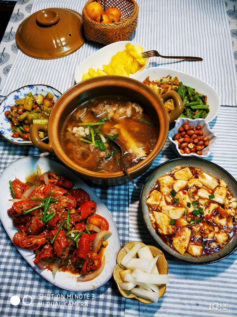 夏天來(lái)了我們的假期依然是燒飯，寫(xiě)字，畫(huà)畫(huà)