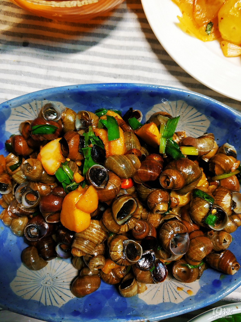 夏天來(lái)了我們的假期依然是燒飯，寫(xiě)字，畫(huà)畫(huà)