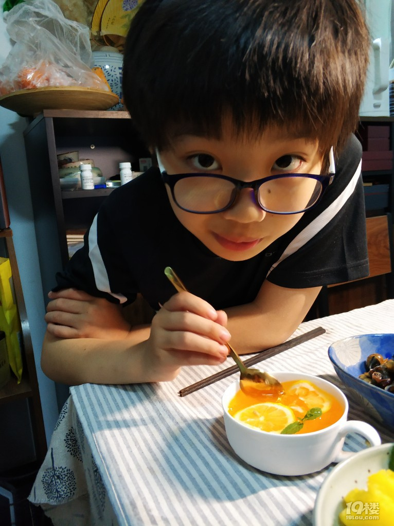 夏天來(lái)了我們的假期依然是燒飯，寫(xiě)字，畫(huà)畫(huà)
