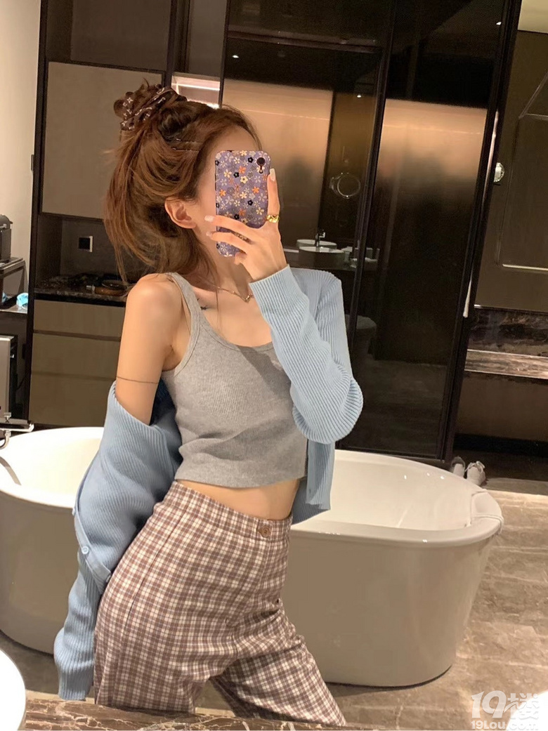你看我這衣服，是做你朋友的料子嗎[表情][表情]