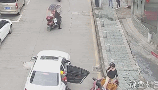隨便開車門有多危險？昨天杭州一小學(xué)門口發(fā)生的這起事故